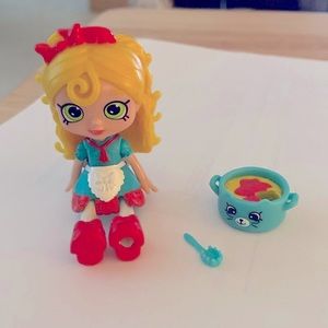 Shopkins Happy Places Kitty Kitchen with Spaghetti Sue.